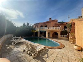Villa R+1 à vendre à Oran – 318 m²